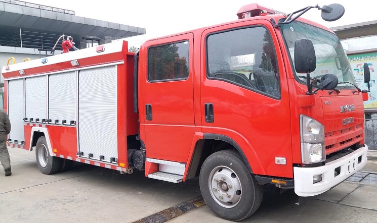 五十鈴水罐消防車(4-5T)