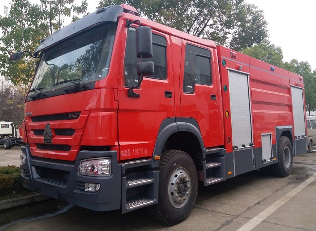 重汽8噸水罐消防車(國五)
